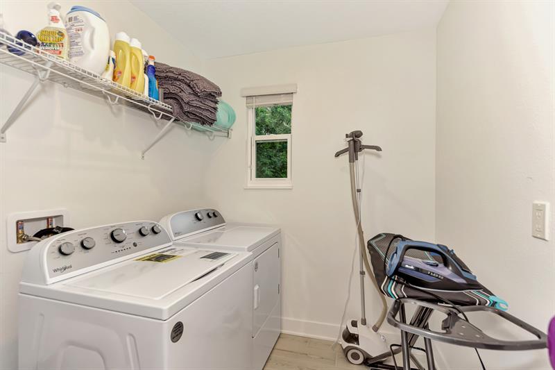 Image 42 of 48 For 2587 Temple Street