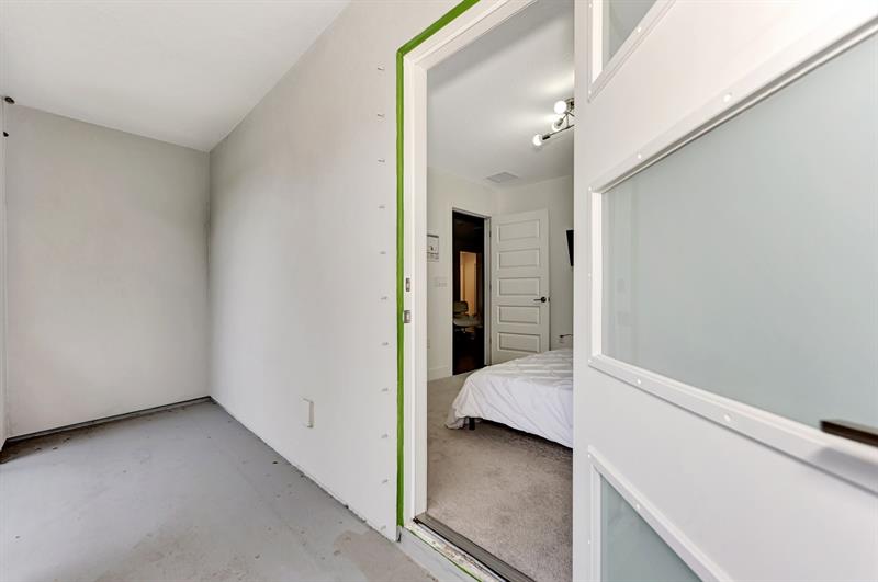 Image 43 of 48 For 2587 Temple Street