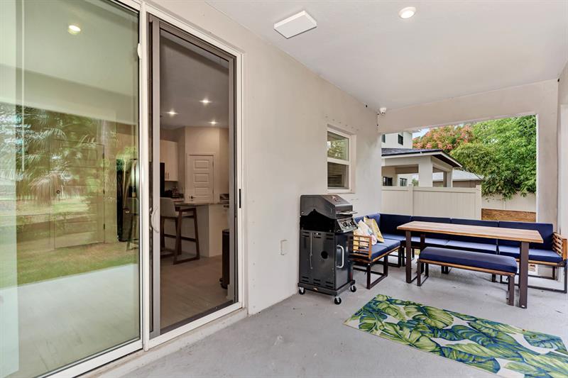 Image 45 of 48 For 2587 Temple Street