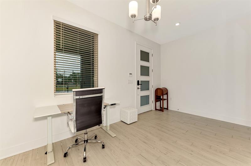 Image 5 of 48 For 2587 Temple Street