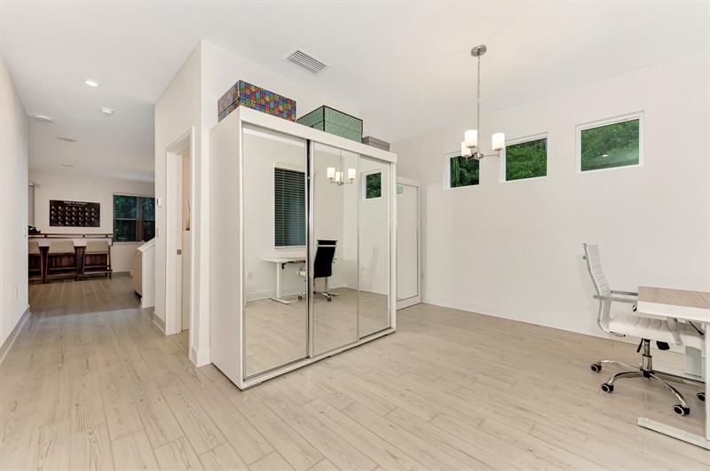 Image 6 of 48 For 2587 Temple Street