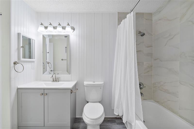 Image 6 of 13 For 931 Lyons Rd  4204