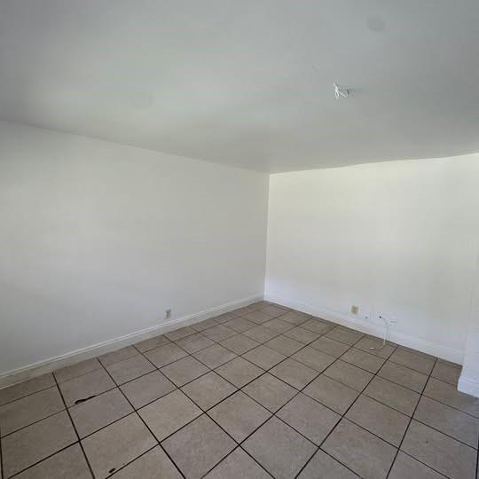 Image 3 of 8 For 5150 6th Ave  116