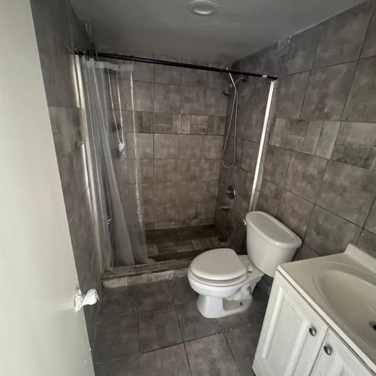 Image 6 of 8 For 5150 6th Ave  116