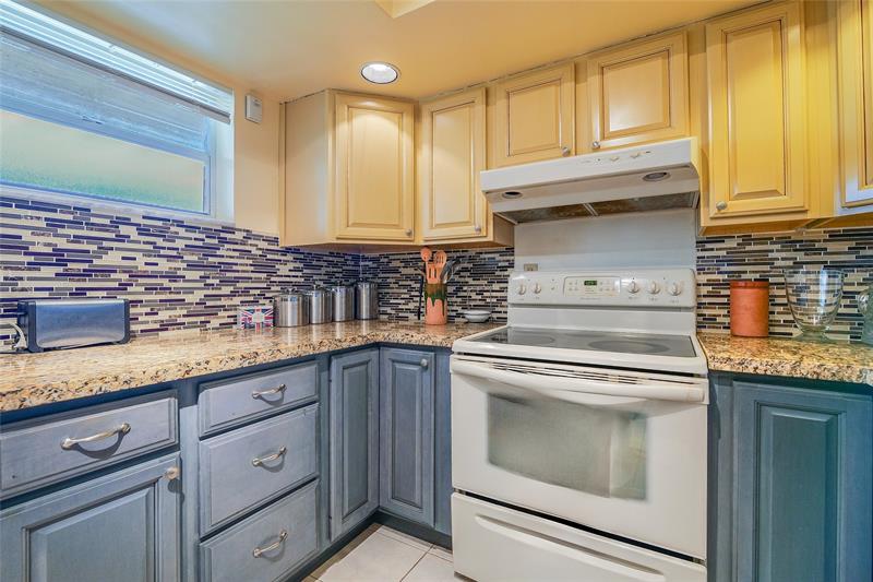 Image 19 of 65 For 3930 Inverrary Blvd  608 D