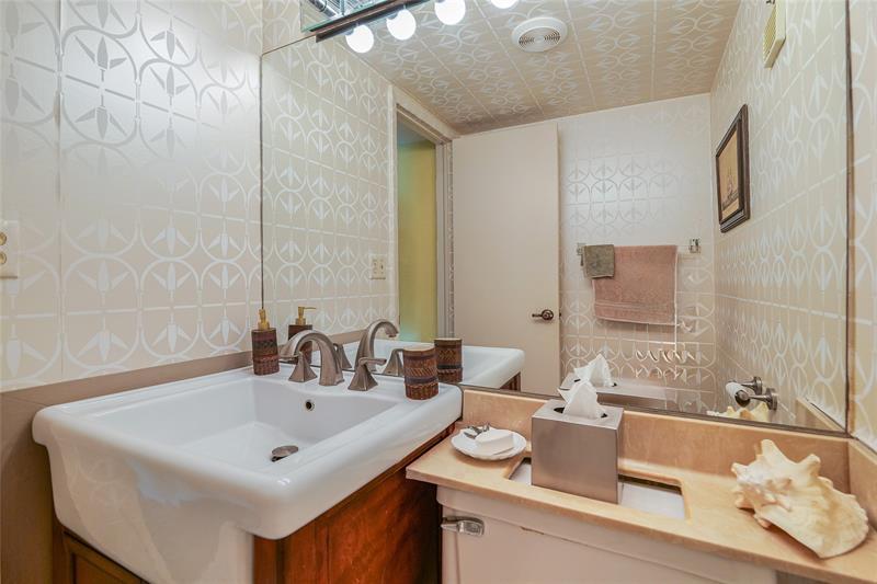 Image 36 of 65 For 3930 Inverrary Blvd  608 D