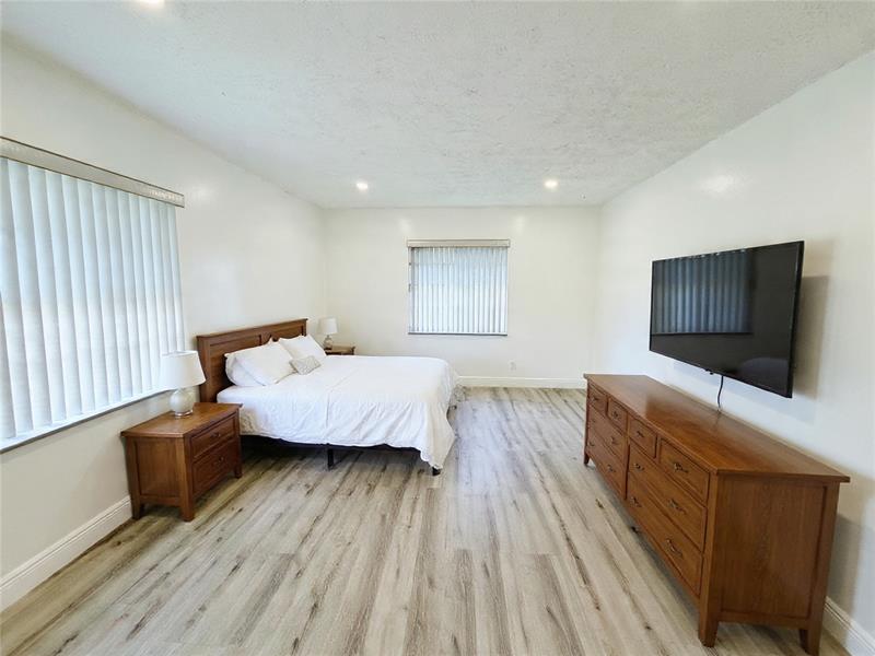 Image 19 of 37 For 2710 Riverside Dr  201