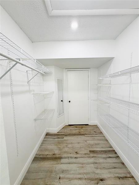 Image 21 of 37 For 2710 Riverside Dr  201