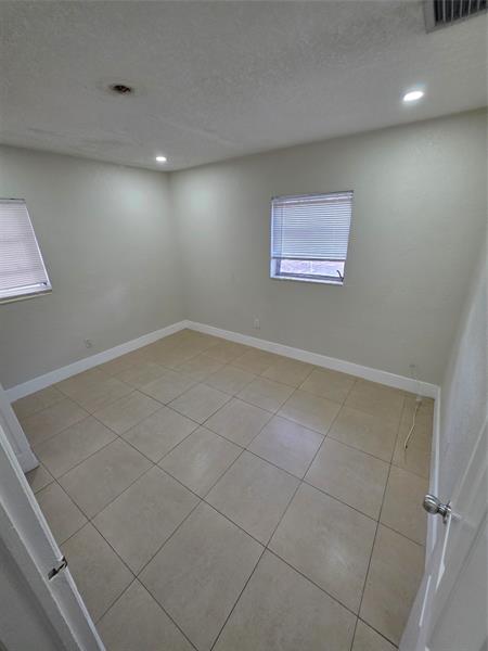 Image 19 of 27 For 341 Delaware Ave