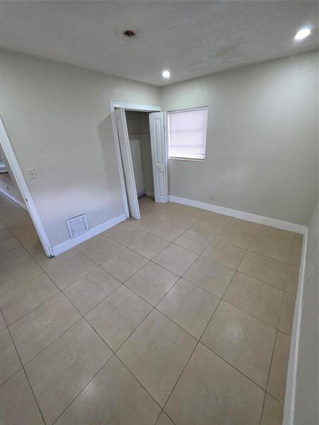 Image 20 of 27 For 341 Delaware Ave