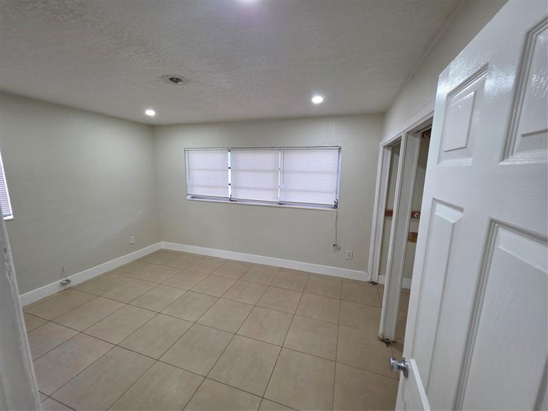 Image 23 of 27 For 341 Delaware Ave