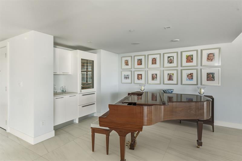 Image 11 of 47 For 730 Ocean Blvd  404