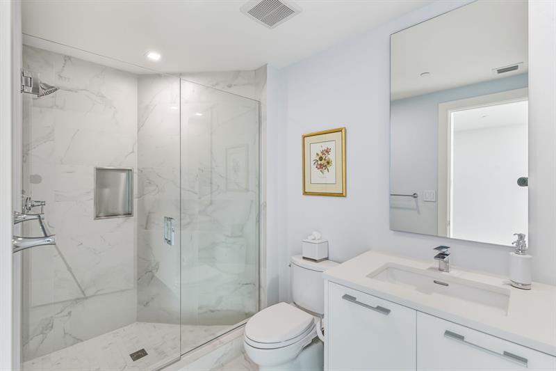 Image 24 of 47 For 730 Ocean Blvd  404