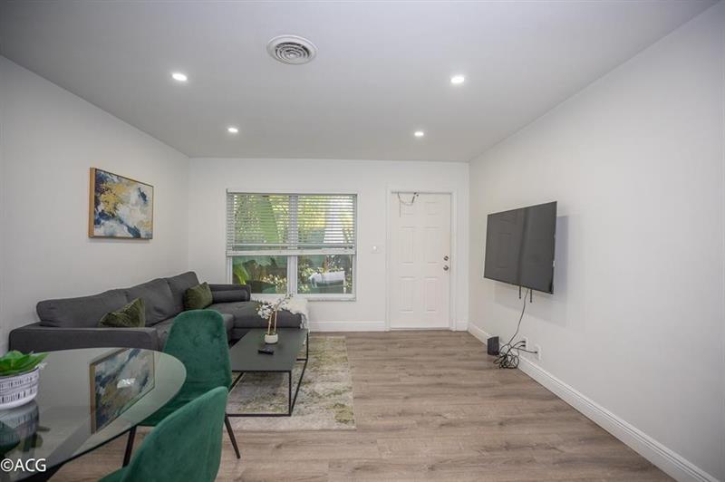 Image 3 of 13 For 19 16th St  