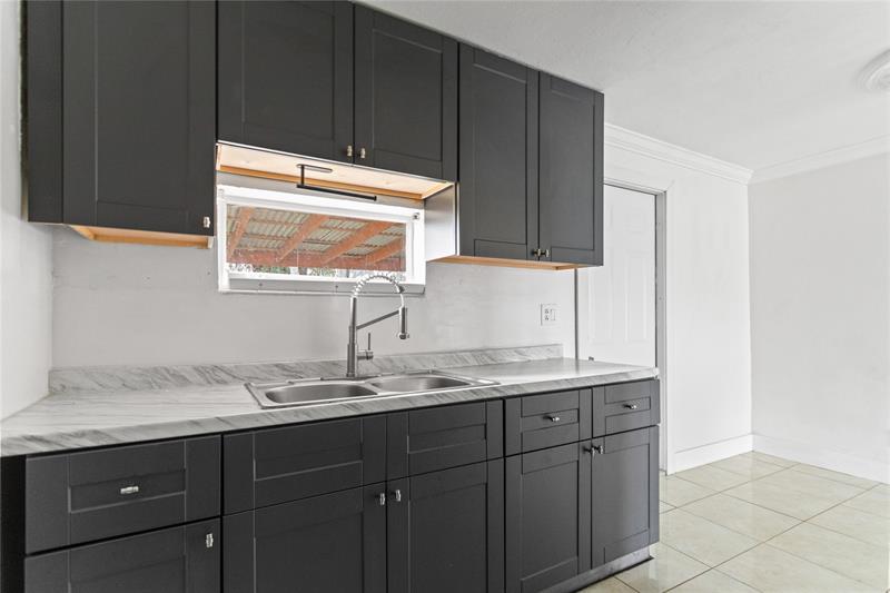 Image 19 of 47 For 4184 49th Ct