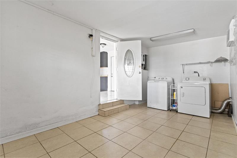 Image 21 of 47 For 4184 49th Ct