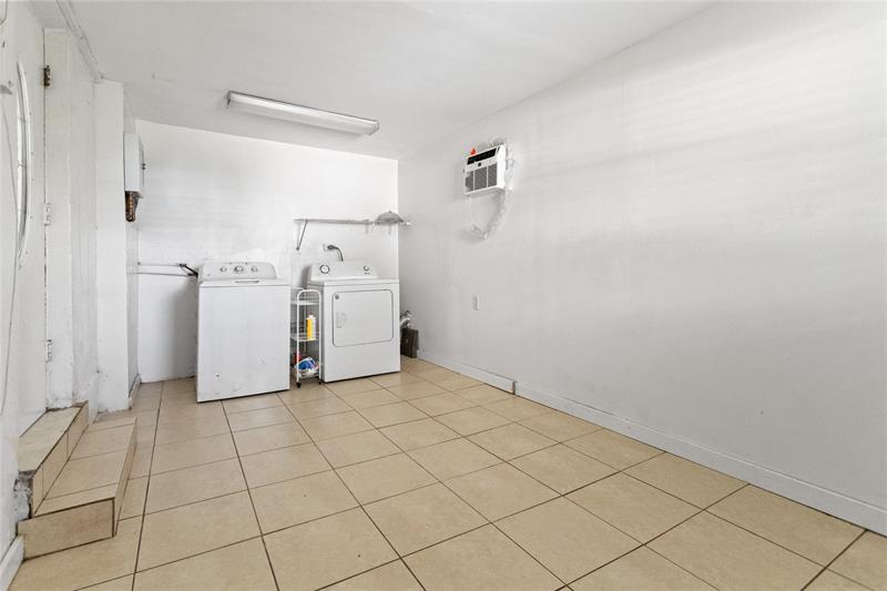 Image 22 of 47 For 4184 49th Ct