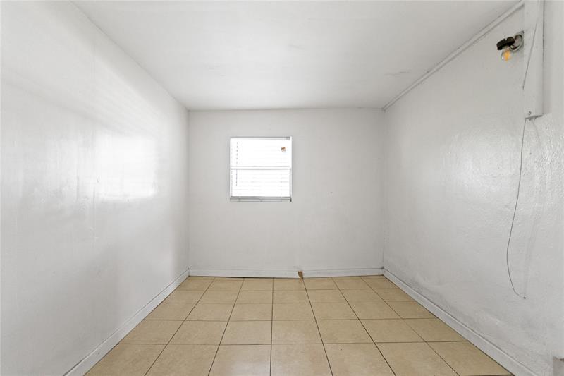 Image 26 of 47 For 4184 49th Ct