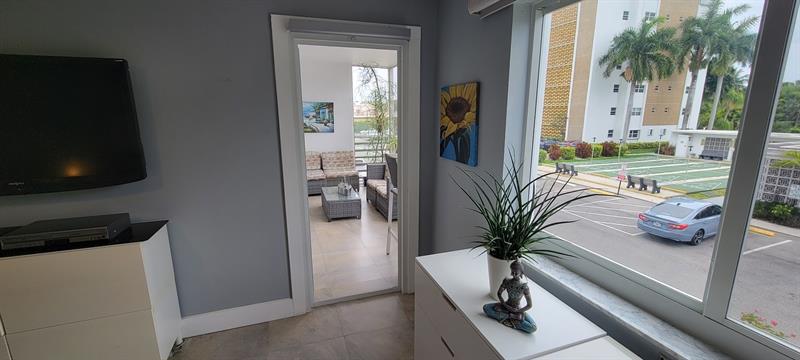 Image 10 of 13 For 3050 16 Ave  201