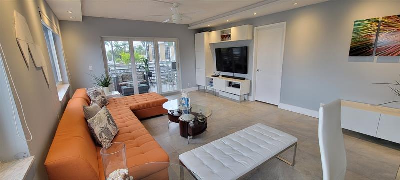 Image 5 of 13 For 3050 16 Ave  201