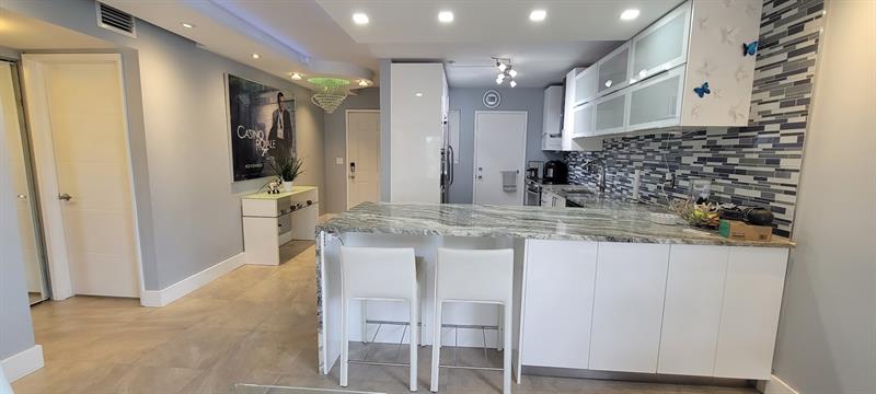 Image 7 of 13 For 3050 16 Ave  201