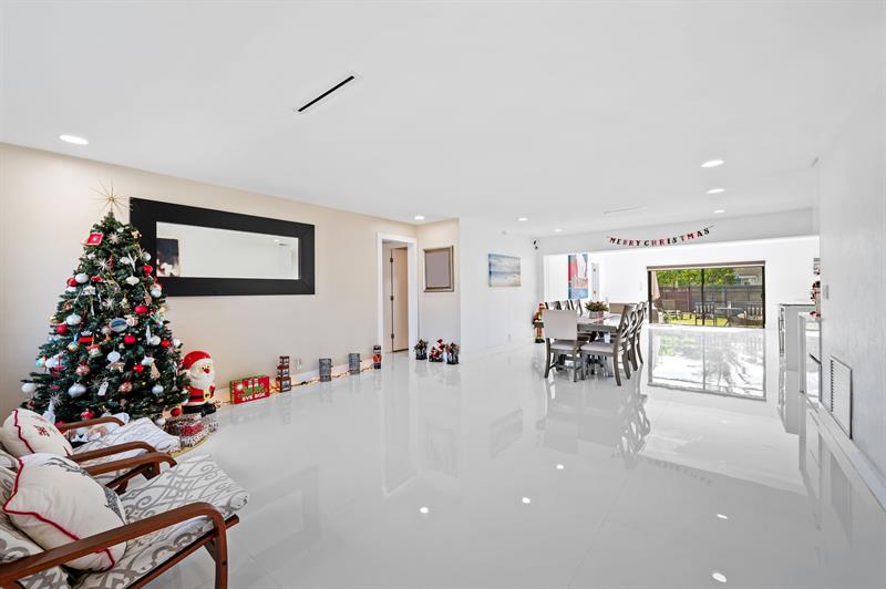 Image 6 of 36 For 4314 Roosevelt St