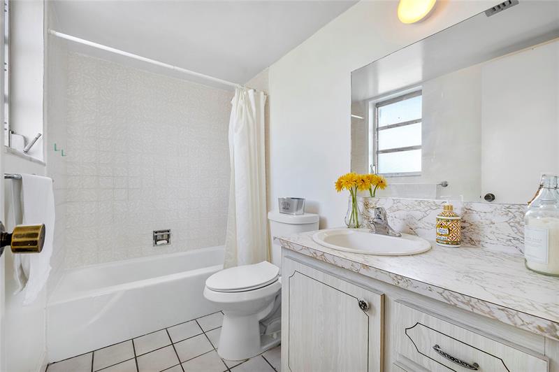 Image 10 of 13 For 1811 Jefferson St  708