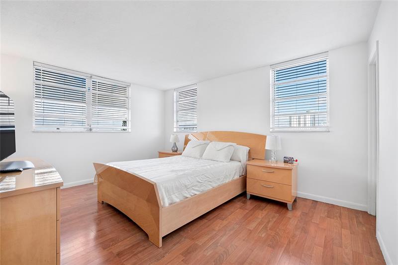 Image 8 of 13 For 1811 Jefferson St  708