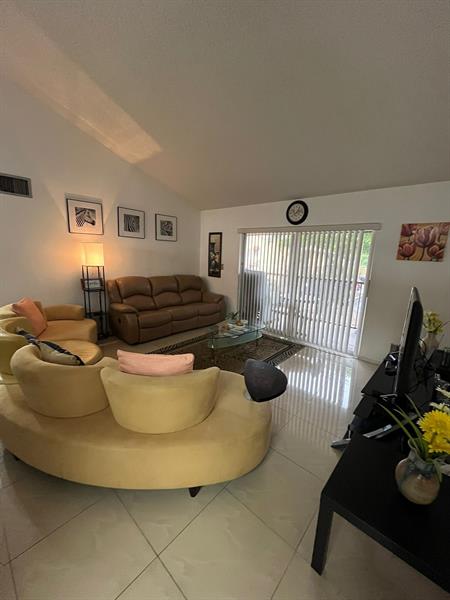 Image 7 of 20 For 3053 Oakland Forest Dr 201