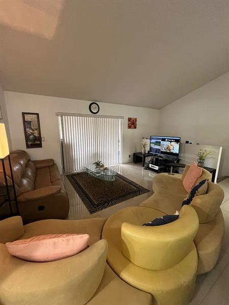 Image 8 of 20 For 3053 Oakland Forest Dr 201