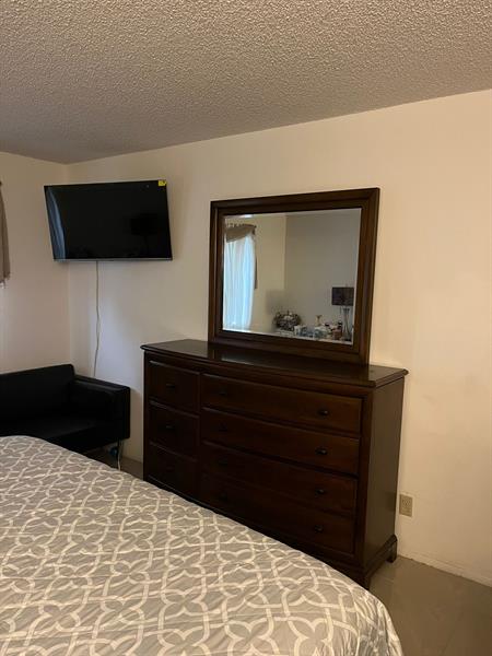 Image 9 of 20 For 3053 Oakland Forest Dr 201