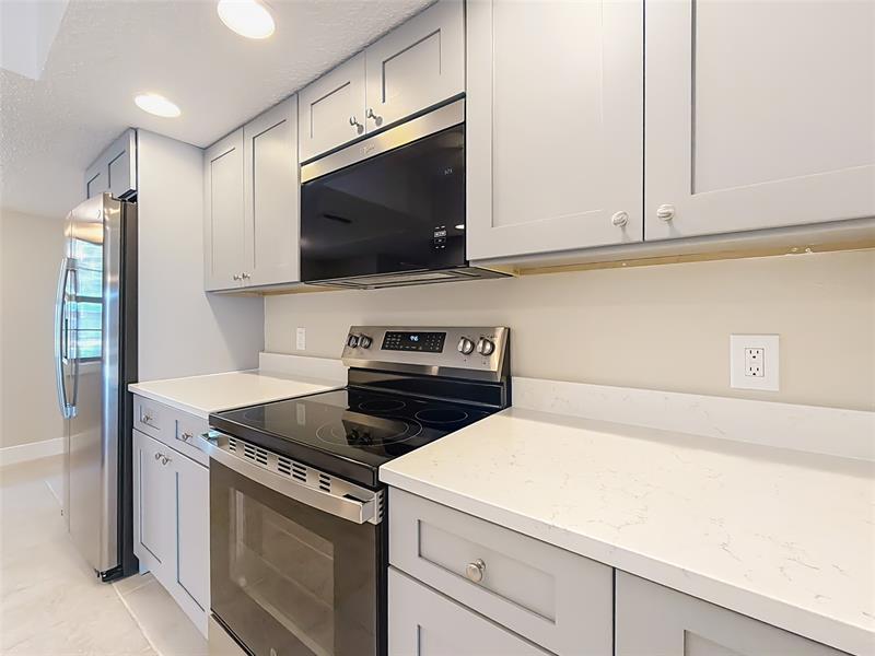 Image 22 of 73 For 11603 Bayshore Dr 118