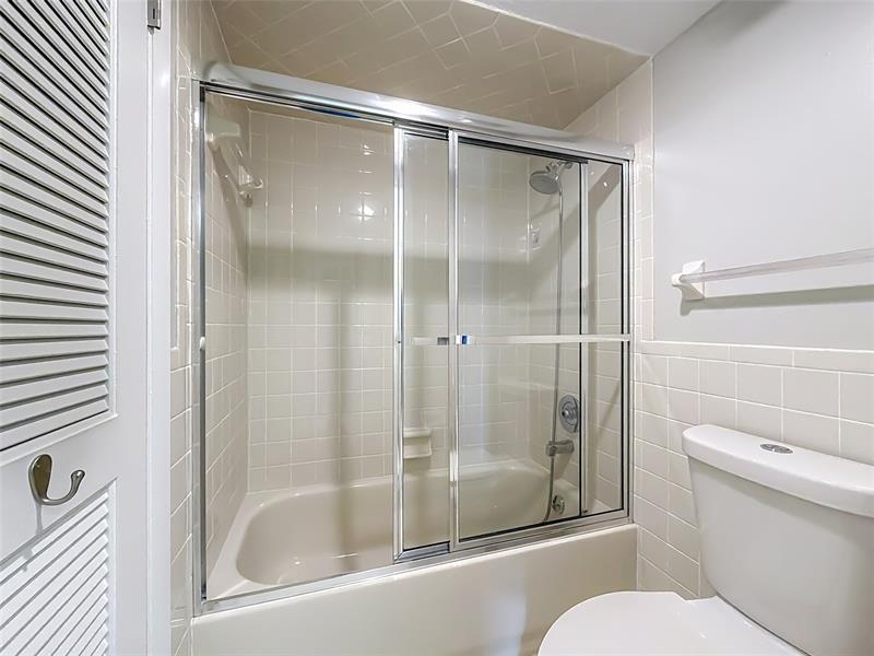 Image 43 of 73 For 11603 Bayshore Dr 118