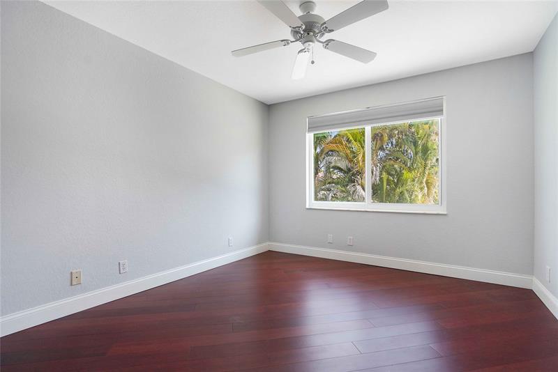 Image 30 of 56 For 1828 48th Terrace