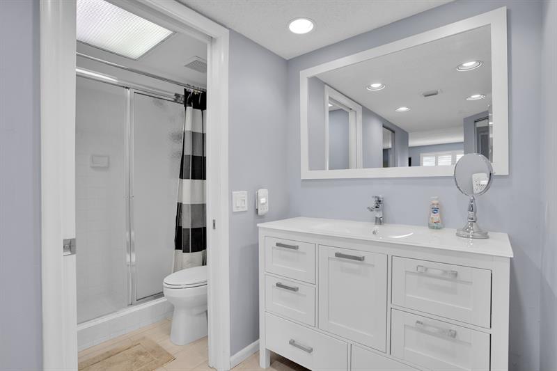 Image 28 of 38 For 1702 Andros Isle  D4