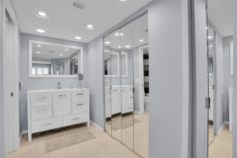 Image 29 of 38 For 1702 Andros Isle  D4