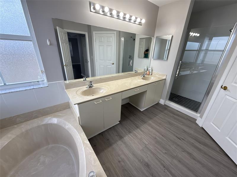 Image 21 of 55 For 4926 163 Ave