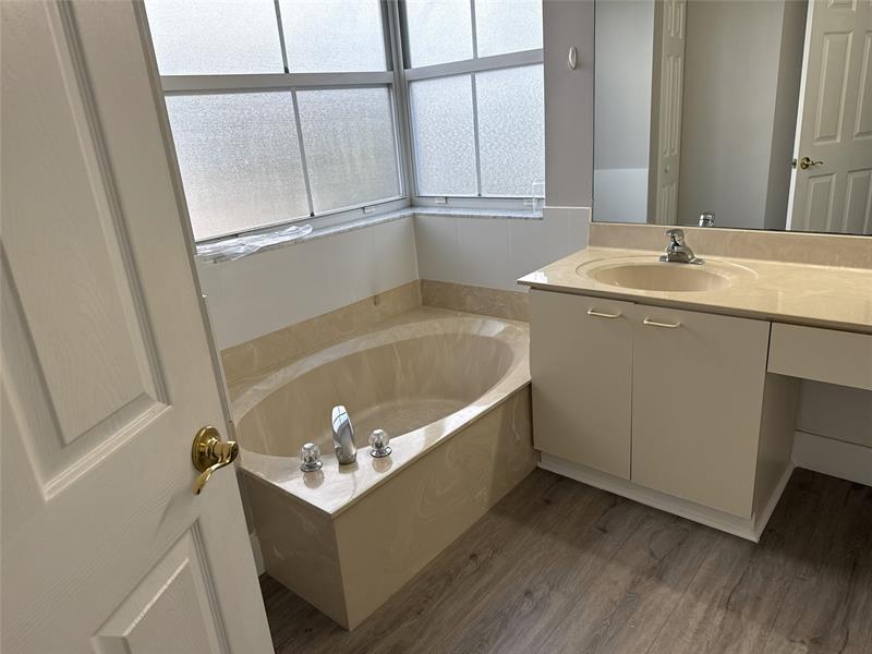 Image 22 of 55 For 4926 163 Ave