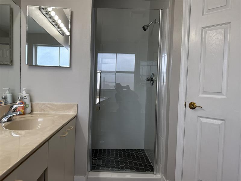 Image 23 of 55 For 4926 163 Ave