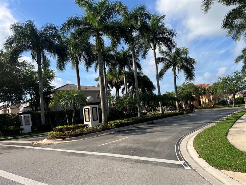 Image 41 of 55 For 4926 163 Ave