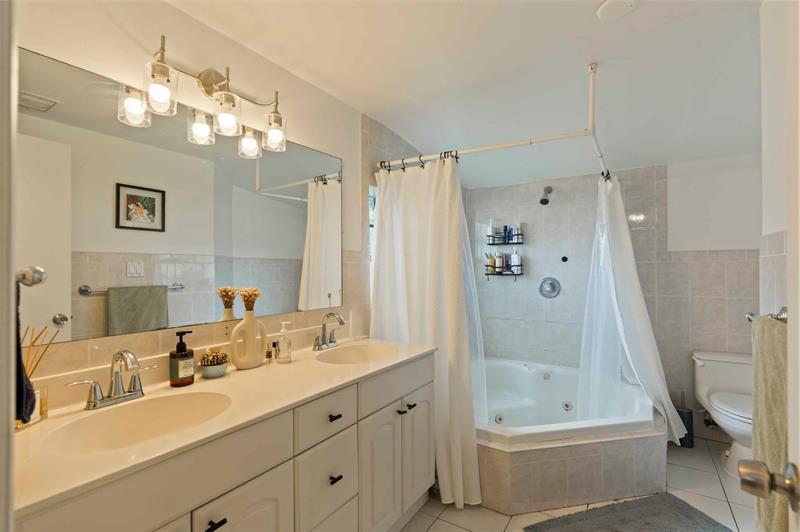 Image 12 of 35 For 548 9th Ave C