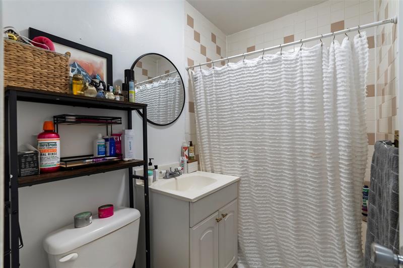 Image 17 of 35 For 548 9th Ave C