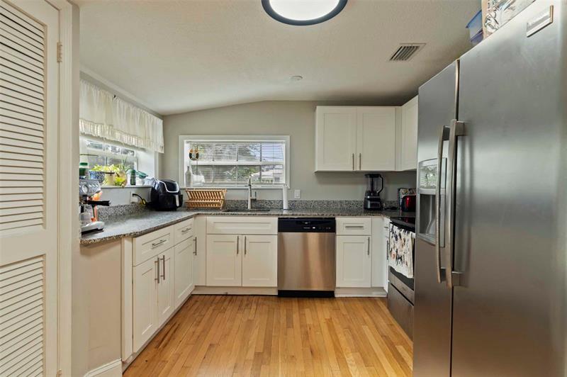 Image 22 of 35 For 548 9th Ave C