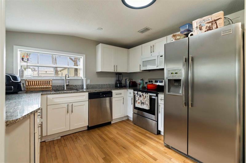 Image 23 of 35 For 548 9th Ave C