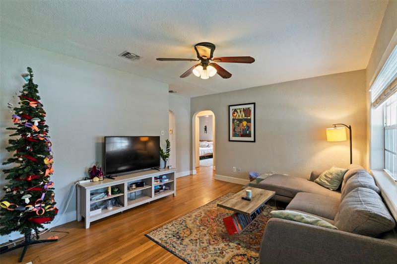 Image 4 of 35 For 548 9th Ave C