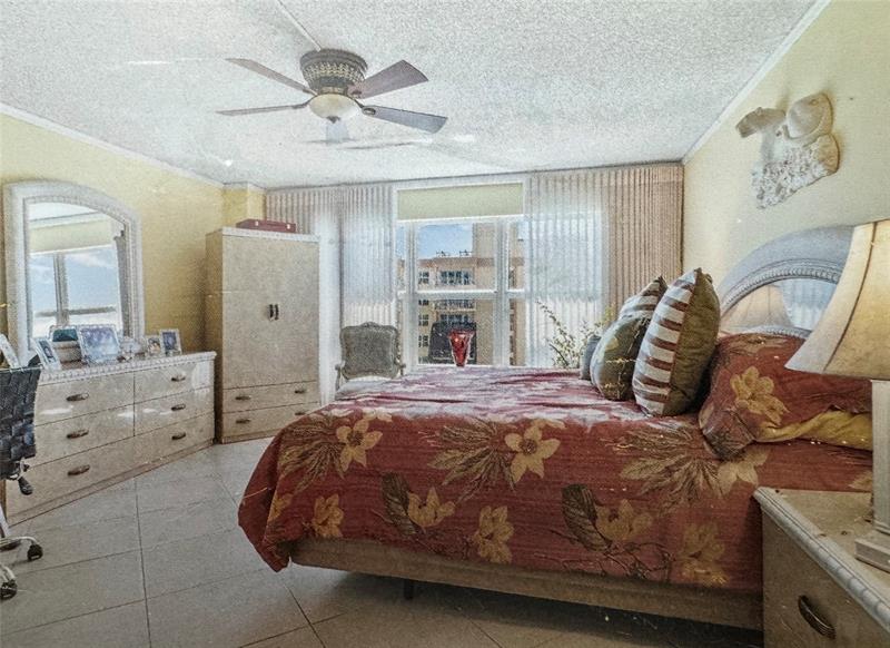 Image 9 of 47 For 3900 Galt Ocean Dr 1804