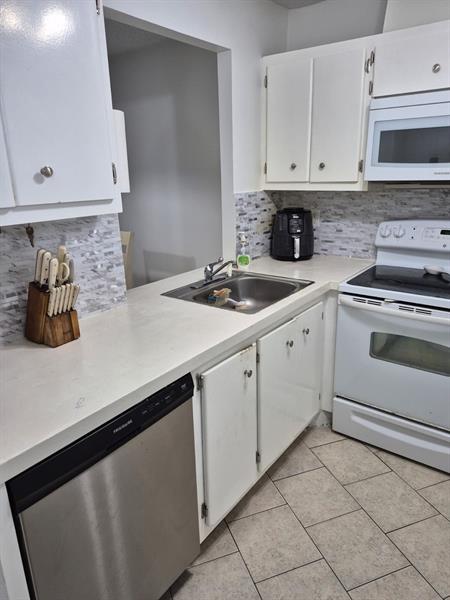 Image 6 of 33 For 560 2nd Ave  H2