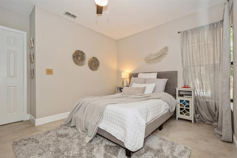 Image 25 of 37 For 4485 Carambola Cir  27322