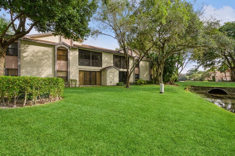 Image 36 of 37 For 4485 Carambola Cir  27322