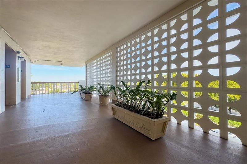 Image 26 of 39 For 4650 Washington St  504